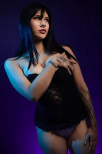 SofiaThoompson shadows and essence Pic 7