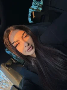 EmilyTrix Public Gambar 2