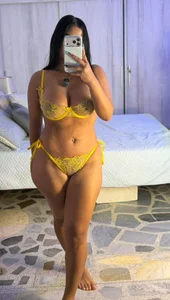 mia_hank I have that mix that drives anyone crazy: tenderness💛🔥👅 Bilde 2