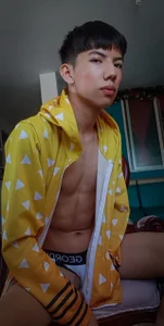 Levii_Ackermann my body Pic 2