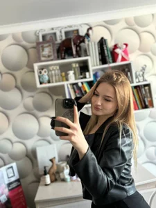 SolLocyrelaxing in home Bild 3