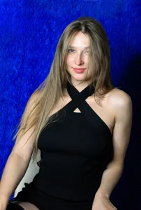 CharlotteWells Public Foto 5