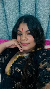 yaazhinii your favorite india Pic