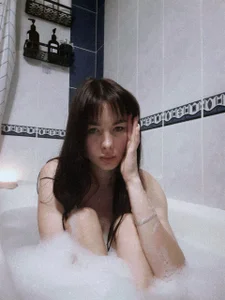 selena_shawtyのin the bathroom😋の 5枚の写真