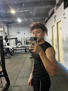 Lucas_TeaseのPublicの 2枚の写真