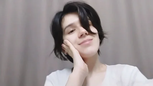 MerrieBarnicle A little cuteness for your feed 🥹✨ Pic 2