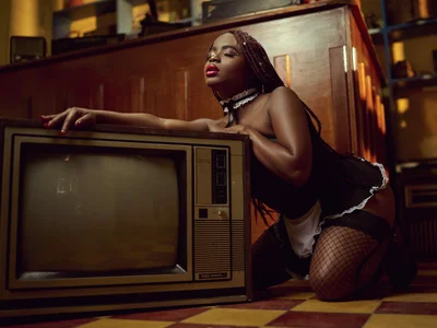 LindaBird Maid Pic 3