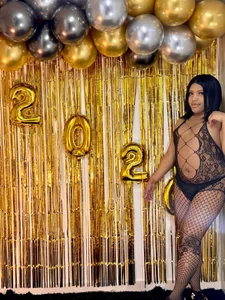 "New year, same temptation — even harder to resist." 😈✨ de ShanayaKops  7 Imagens