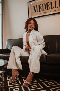 AriaFoster Elegant & Sophisticated🖤 Pic 2