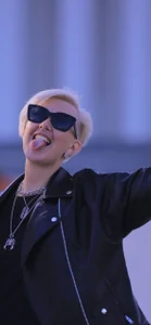 tykioty_Miley Public Pic 8