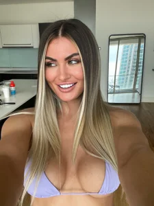 Alyssa_rhoadesのPublicの 7枚の写真