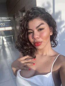 Zdjęcia Melina_Ferrer1 I feel tender today. Do you think I can be your beautiful wife?:  5