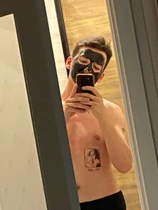 gwinbladee Public টি ছবি