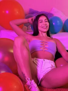 EmiGomez_ Playing with balloons 🎈💣 зображення 4