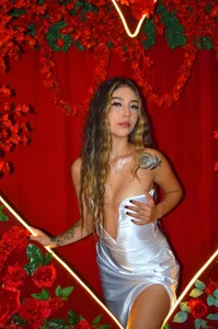 TaraLawrence My past Valentine's Day Pic 4