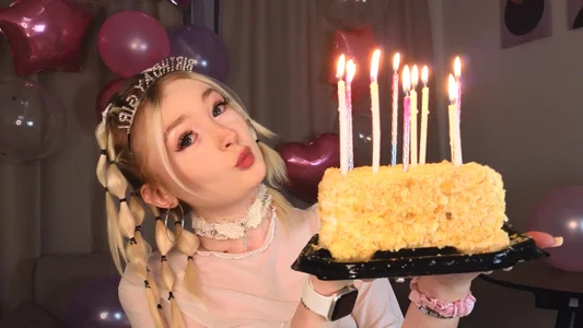 minigirlのHAPPY BDの 3枚の写真