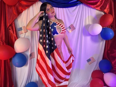 Naia_x Enjoy this July 4 with your sexy Naia ❤️🤍💙  2টি ছবি