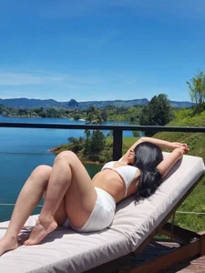 Victoria_Watsson On a walk Immagine  3