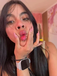 Kara_banks Public  2টি ছবি