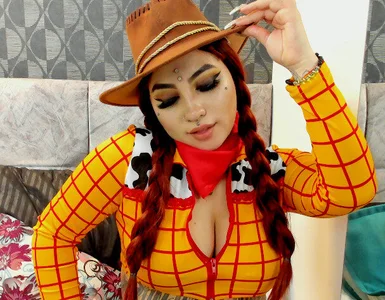 CloeeBeckam woody Pic 3