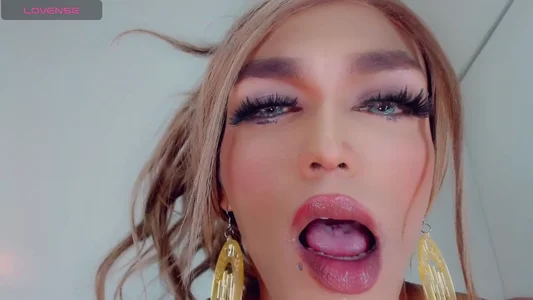 🫦 Tongue Out, Cam On 🎥 de Oriana_braom  9 photos