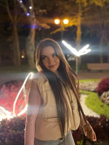 Angelina_REU evening promenade Immagine 