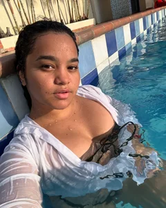 Lucy_wilson5 Public Hình 3