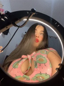 In the real live de KimGeorgia_  2 Imagens