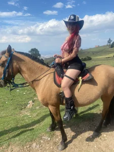 larissa01_ Cowgirl Pic 3