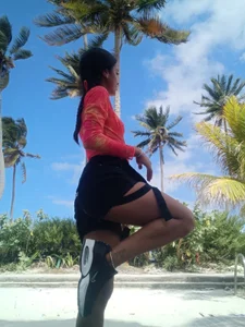 AlanaJones1 beach and sun Foto 7