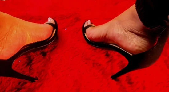 aleya_bliss are you spying on me? รูป  2