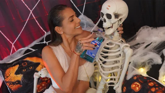 PlayfulShow Trick or lick ?! 🎃 Pic 9