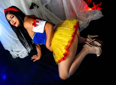 Julia_Haye Halloween Pic