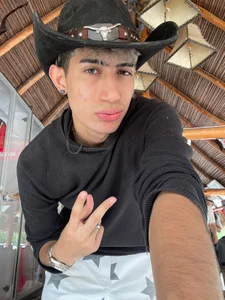 NovaaWheler: Enjoying😏🥂 ( 3 фото)