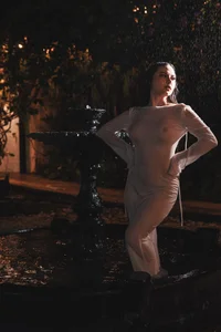 AliceHarper_ Rain on Me 사진 2