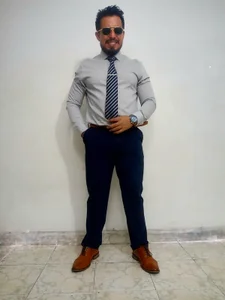 KalethBigDick kullanıcısının dark blue and smoke-colored shirt albümü -  2 fotoğraf