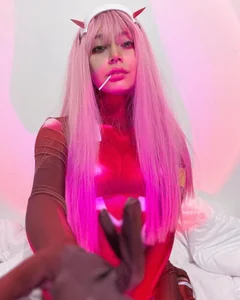 amber_yull Zero two cosplay Pic 7