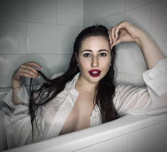 Public od AlisaWhite  3 snímek