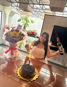 HAPPY BIRTHDAY TO ME 🎂🥳 de natural_bigboobs  2 photos