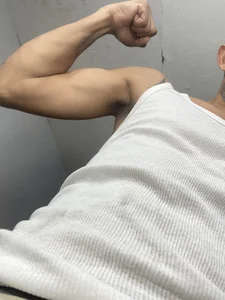 AARON_HO HOT🔥 - {count, plural, one {תמונה אחת} two {שתי תמונות} many {# תמונות} other {# תמונות}}