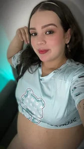 Emely_pregnantt: A tender sleepover ( 4 фото)