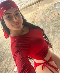 red od charlotte_petit_  snímek