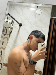 Axel_Copyxs crazy things in the shower sexfoto 1