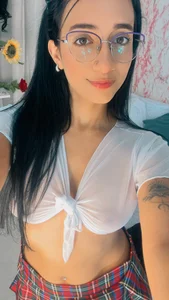 "What class? You're the teacher today... and I didn't come here with the intention of learning."🤓🔥 de UrNewFantasy Foto 3