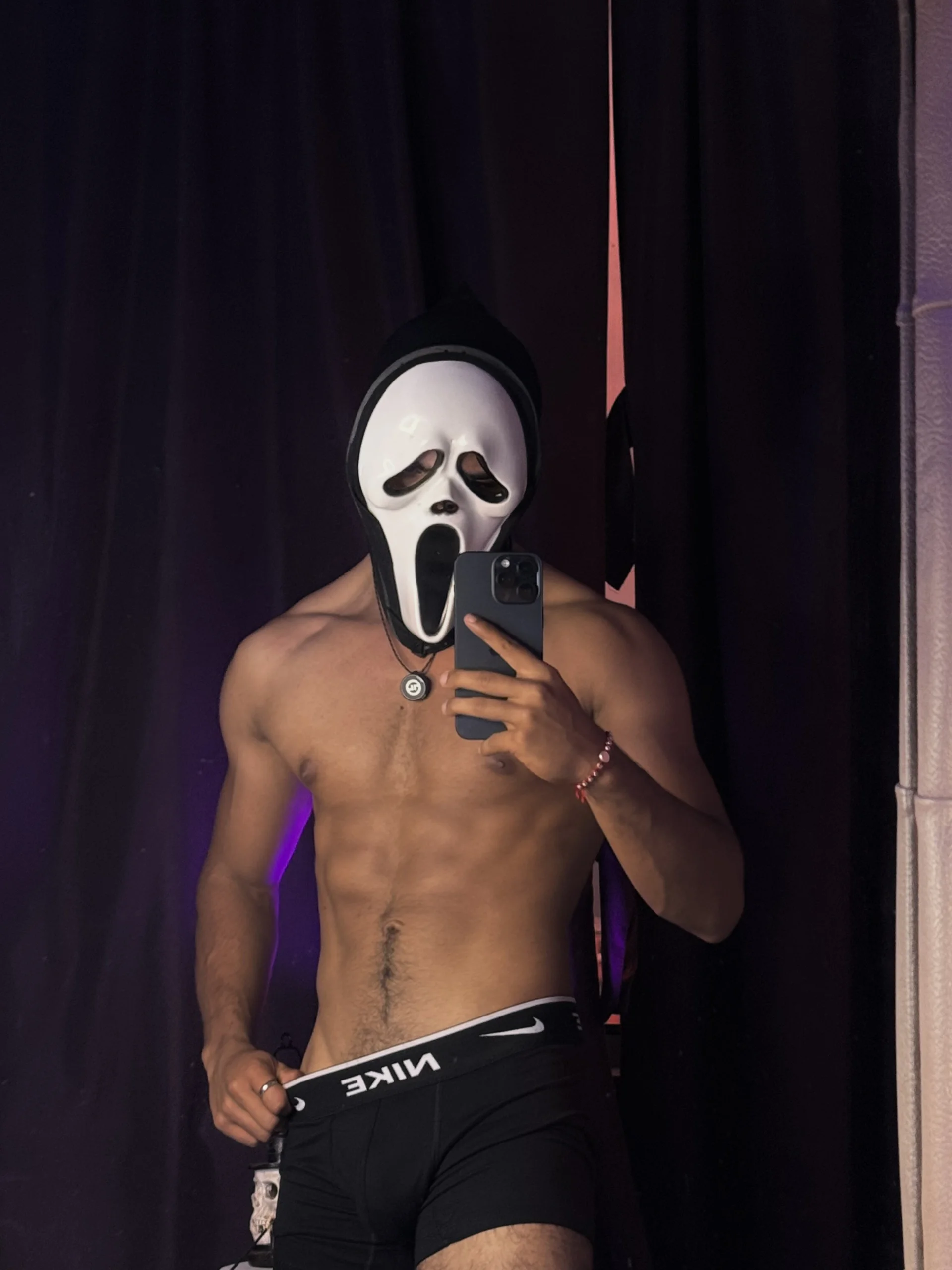 Halloween 2027 💀 de Colstorw_  Imagens