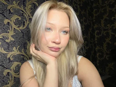 Cira_BabyFace Gilded Pillow Tease Pic