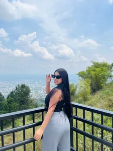 ScarlettCollins_ Public Kuva