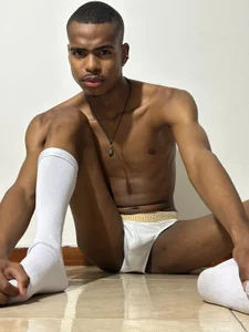 ChrisZurickのSexy latinの 4枚の写真
