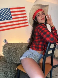 Xiomara_vega 🤠🇺🇸 The naughtiest cowgirl on the 4th of July ❤️✨ Pic