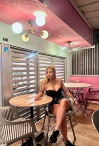 Appointment day 🖤 de AngelaBeker_  4 photos